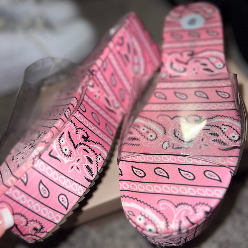 Platform sandal - Picture 2 of 2